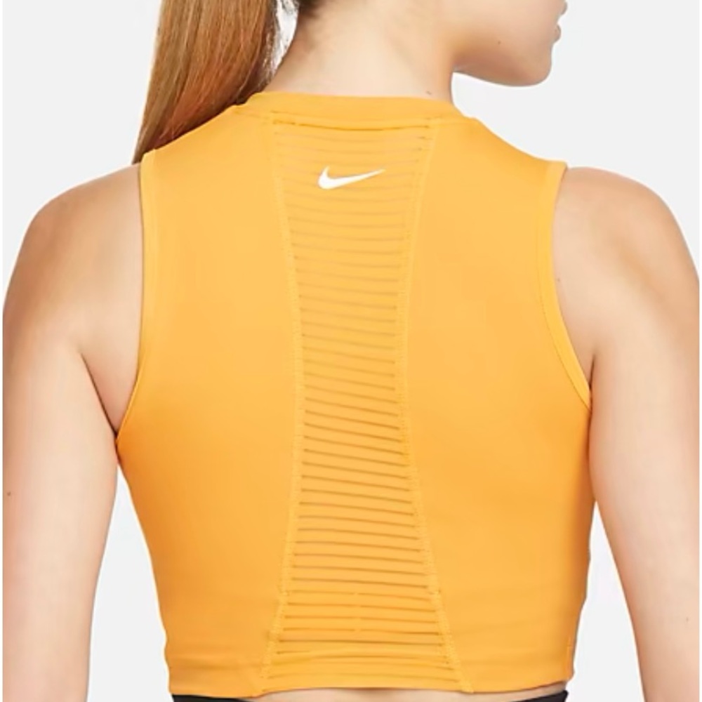 Nike Pro Dri-Fit Crop Top